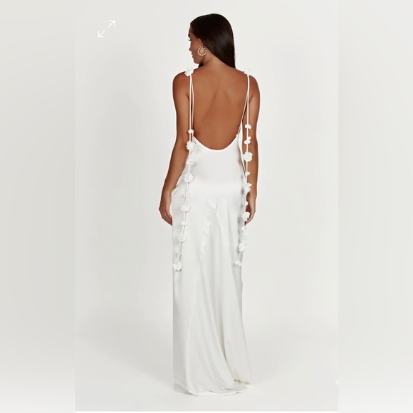 Meshki Elegant White Wedding Dress - Picture 2 of 9